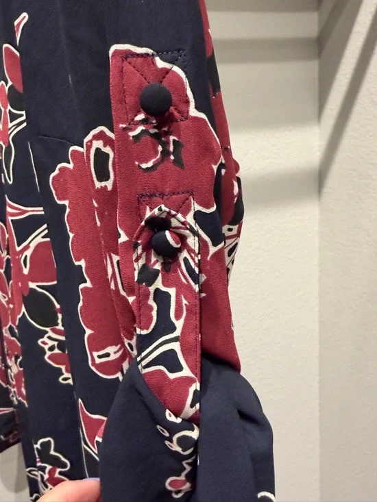 Express Portofino Slim fit Navy Floral Button-Up Blouse with Red Floral Print - Picture 5 of 6